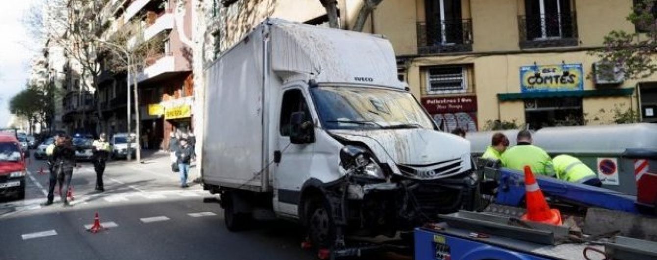 У Барселоні вантажівка в'їхала в гурт пішоходів, є поранені
