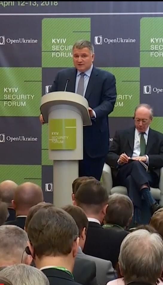 Міністр МВС на Безпековому форумі пригадав подробиці початку війни на Донбасі