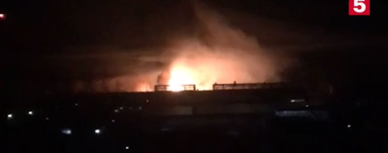 У Підмосков'ї масштабна пожежа охопила завод