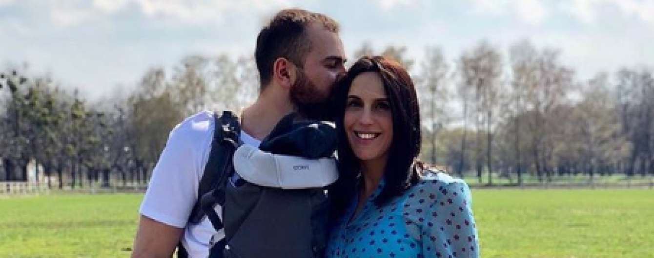 Счастливые родители: Джамала с мужем на первой прогулке с новорожденным сыном