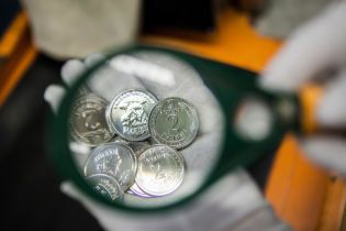 "Який дурень придумав таке?": українці розкритикували нові металеві гривні