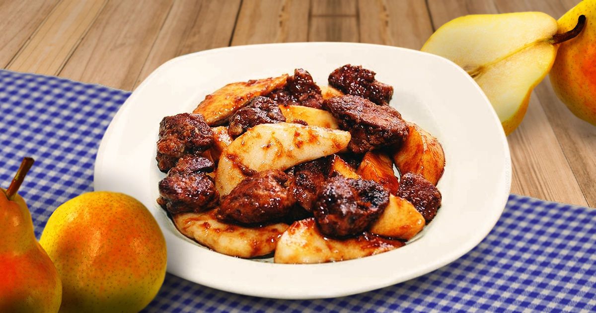 Теплый салат с печенью и грушами