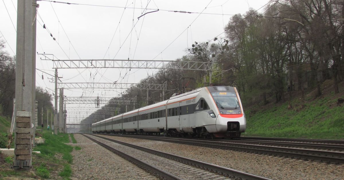 У Дніпропетровській області зійшов з рейок потяг Київ-Запоріжжя (відео)