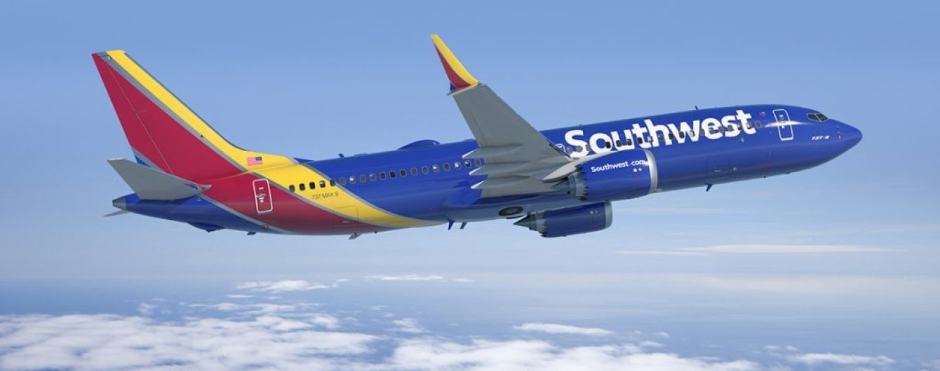 В США у Boeing 737 во время полета взорвался один из двигателей