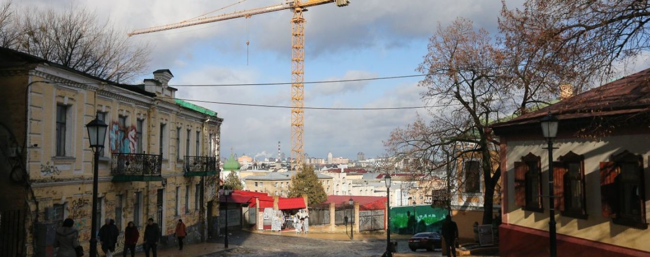 После конфликта и взрывов скандальное строительство на Андреевском спуске возобновилось