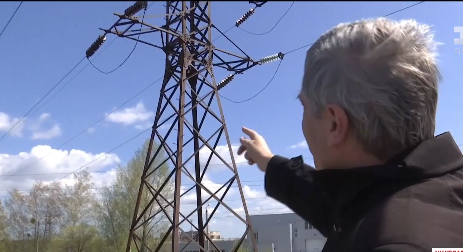 Небезпечне селфі: на Житомирщині підлітка вразило струмом на електроопорі високовольтної лінії