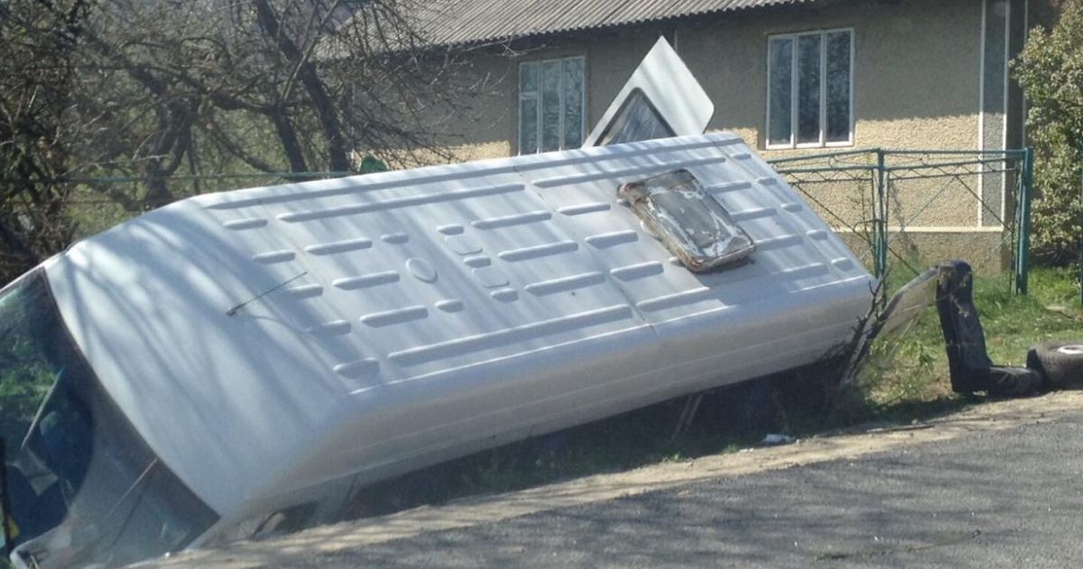 В аварии автобуса на Прикарпатье пострадали подростки, которые возвращались с медосмотра в военкомате