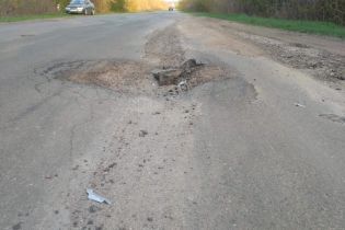 Селяни перекривали трасу Чернівці-Тернопіль через жахливі дороги