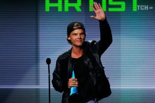 Мадонна, Дэвид Гетта, Пэрис Хилтон и другие оплакивают смерть диджея Avicii