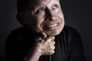 Помер найменший актор Голлівуду, відомий за роллю "Міні-Ми" у фільмі "Остін Пауерс"