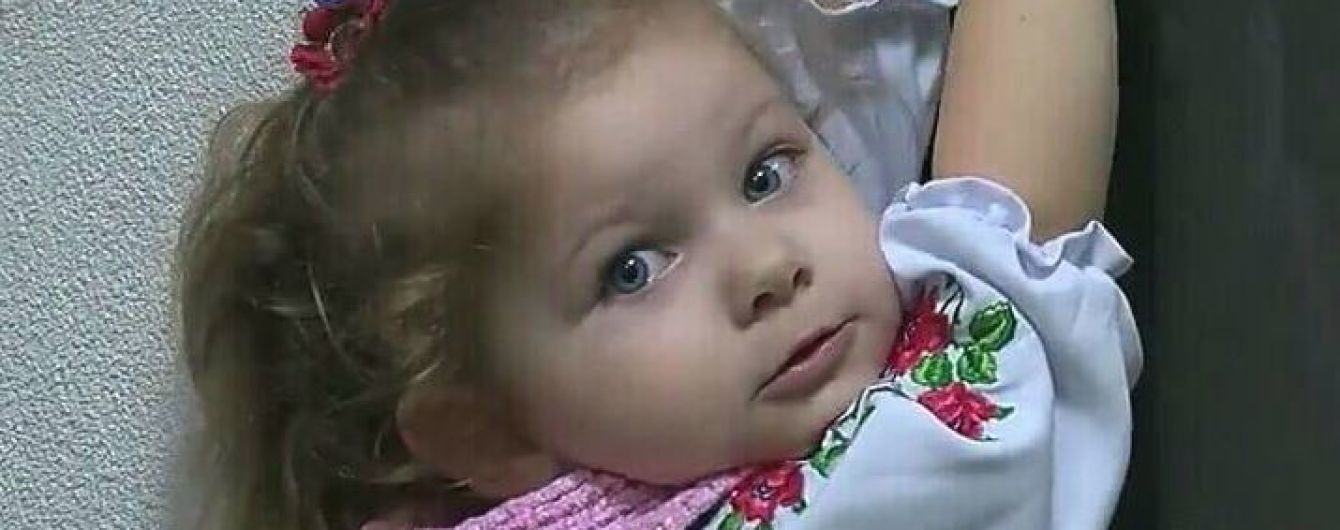 Допоможіть Вікусі почути голоси рідних людей