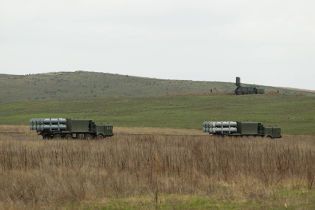 Росія розпочала військові навчання в анексованому Криму