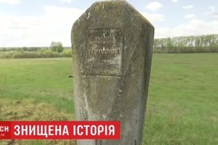 На Киевщине "черные археологи" разграбили уникальное городище 12 века