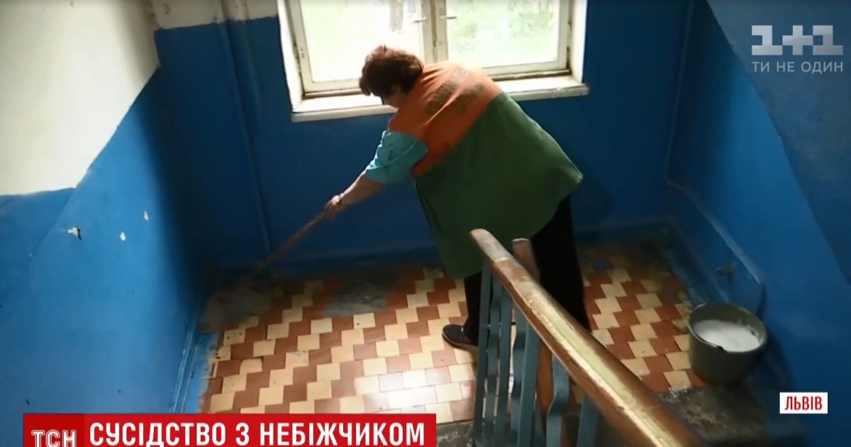 Вихідні з трупом: у Львові поліція і суд два дні зволікали з дозволом на вивіз тіла, котре смерділо на весь під’їзд