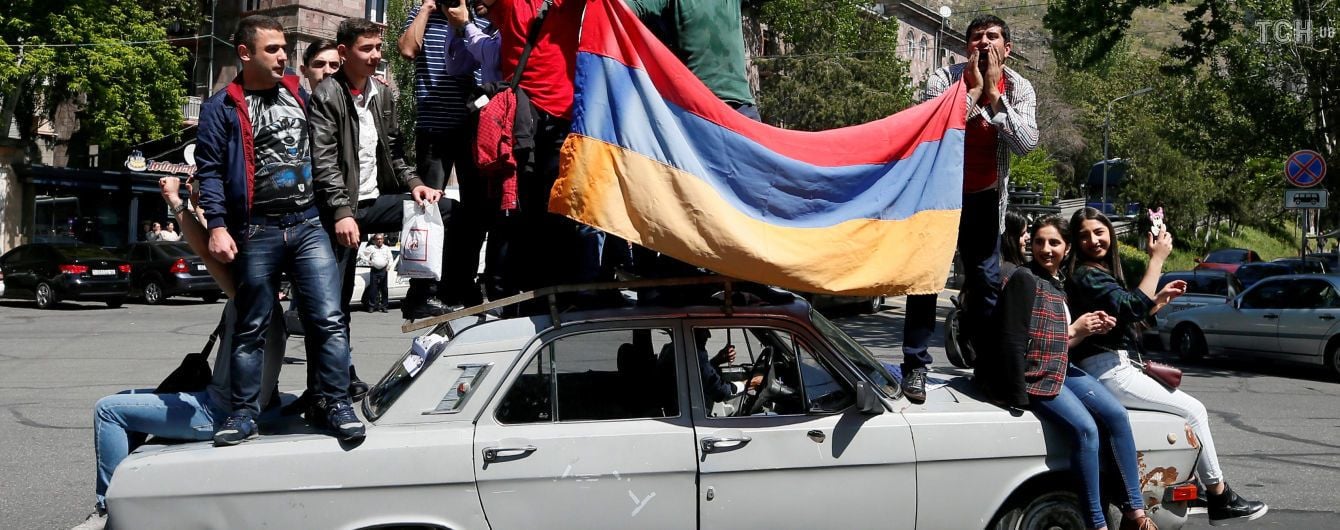 В Армении министры один за одним покидают правительство