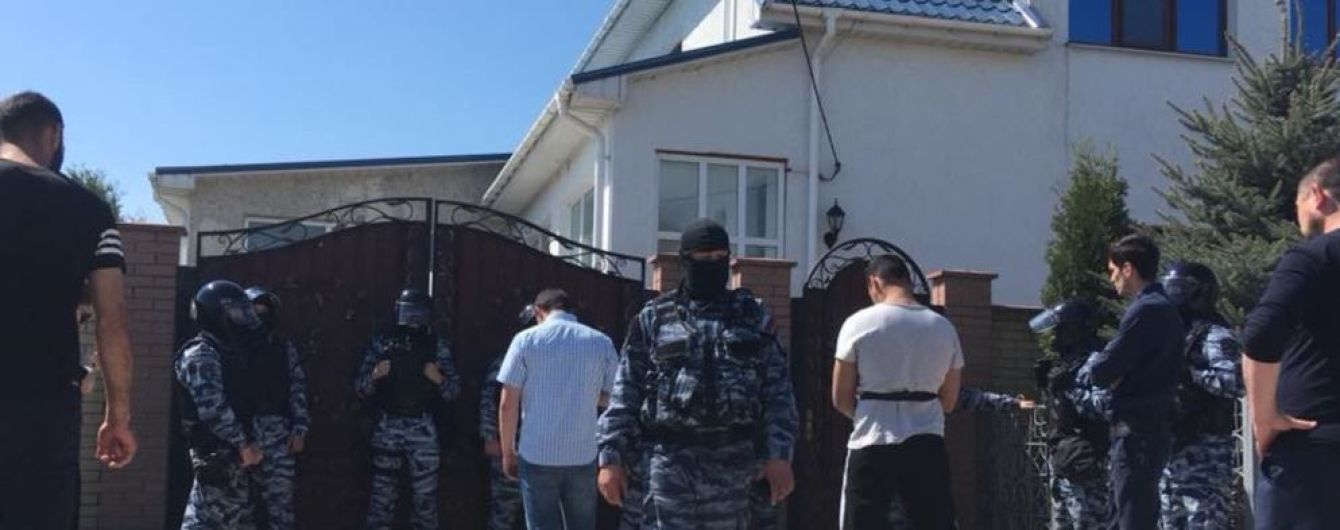 ФСБ влаштувала обшуки і затримала кримськотатарських підприємців у окупованому Криму