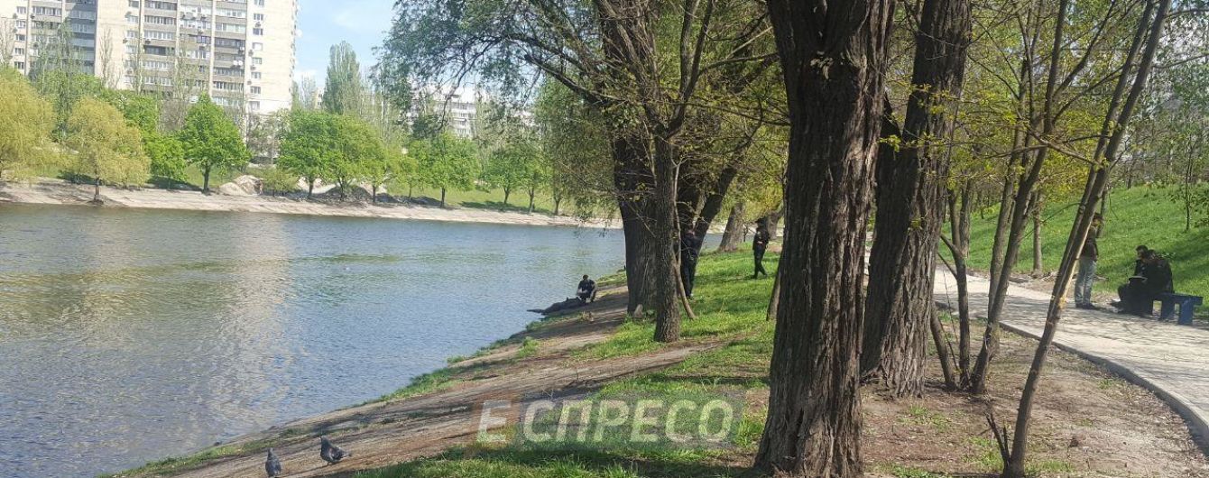У Києві на Русанівці студенти виловили труп