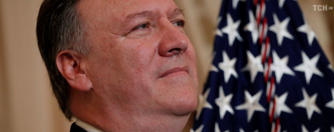 Госсекретарь США Помпео везет из КНДР освобожденных американских заключенных