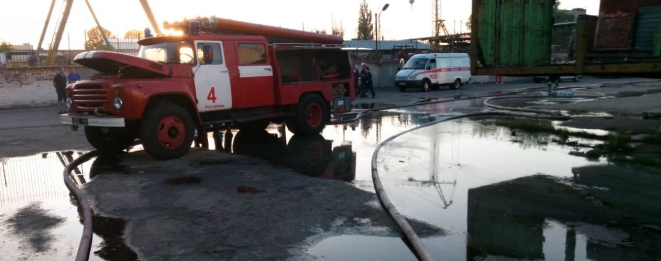 Четырех пострадавших госпитализировали с ожогами после пожара в промзоне Белой Церкви