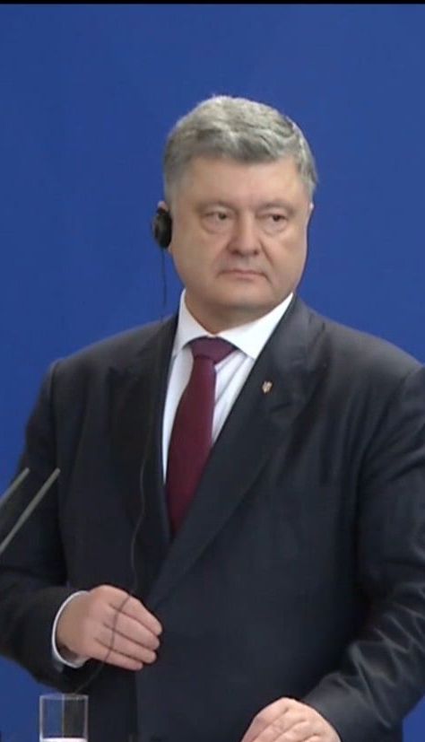Порошенко встретится с Макроном и Меркель в Германии