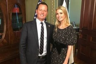 Иванка Трамп надела на официальное мероприятие женственное платье с цветочным принтом