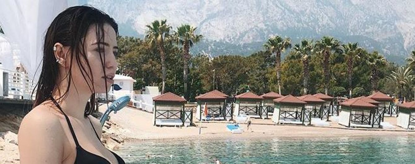 В купальнике на фоне моря: Надя Дорофеева опубликовала фото из Турции