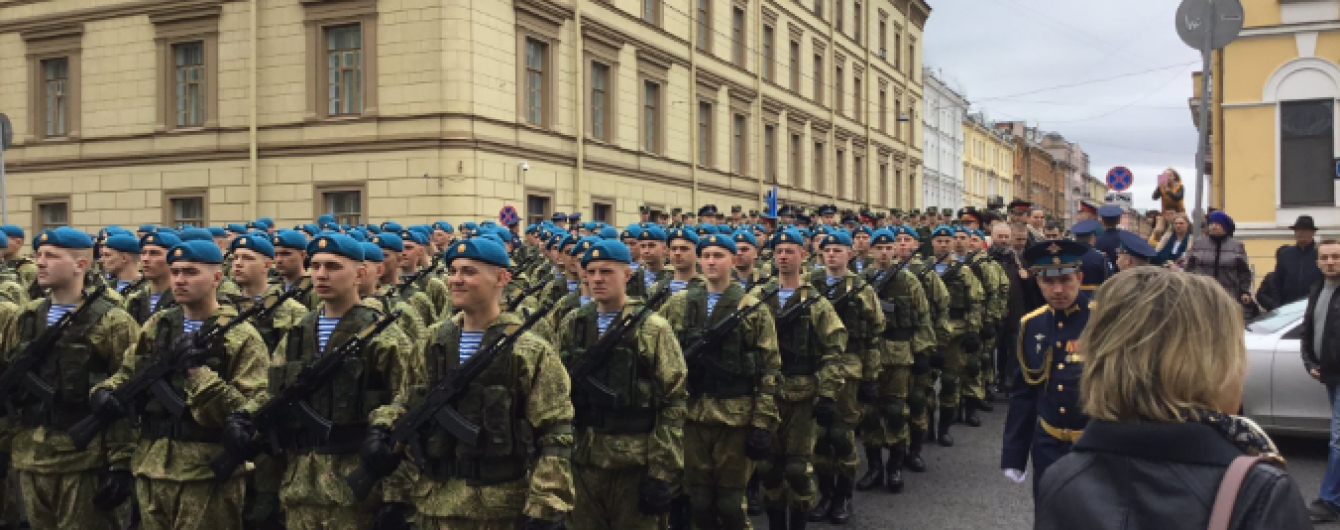 У Петербурзі раптово почали репетицію параду до 9 травня, щоб завадити акціям протесту