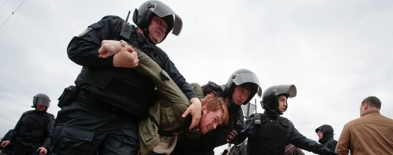 Кількість затриманих на мітингах у Росії перевищила півтори тисячі осіб