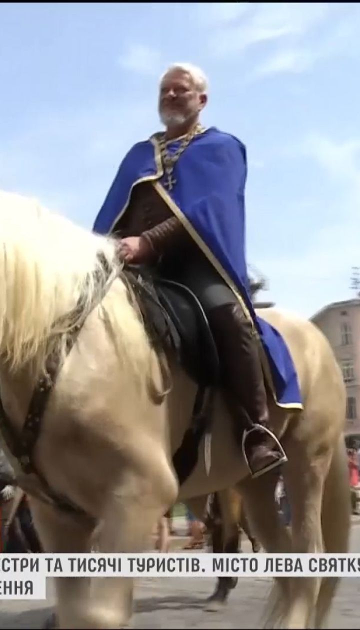 Музика, танці та казкові герої: львів'яни святкують День міста
