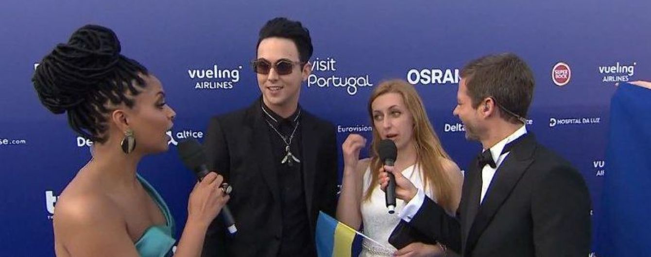 MELOVIN появился на голубой дорожке "Евровидения-2018" и презентовал свой парфюм