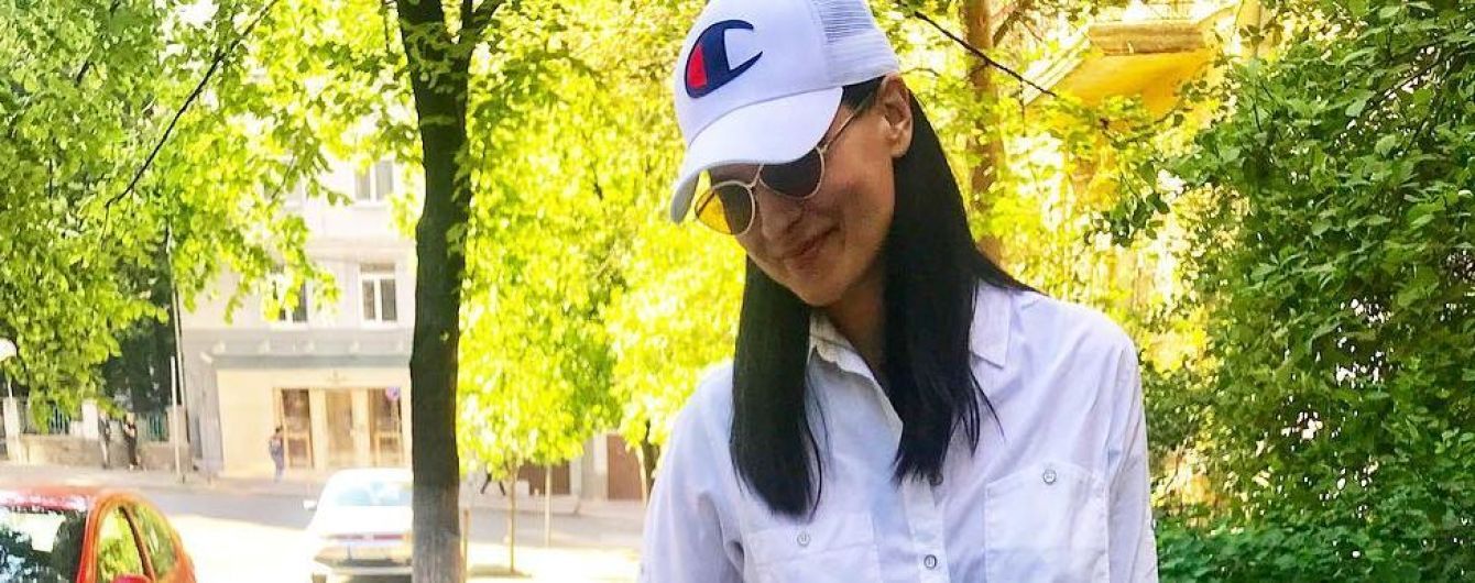 Выглядит эффектно: стильная Маша Ефросинина отправилась на прогулку с сыном