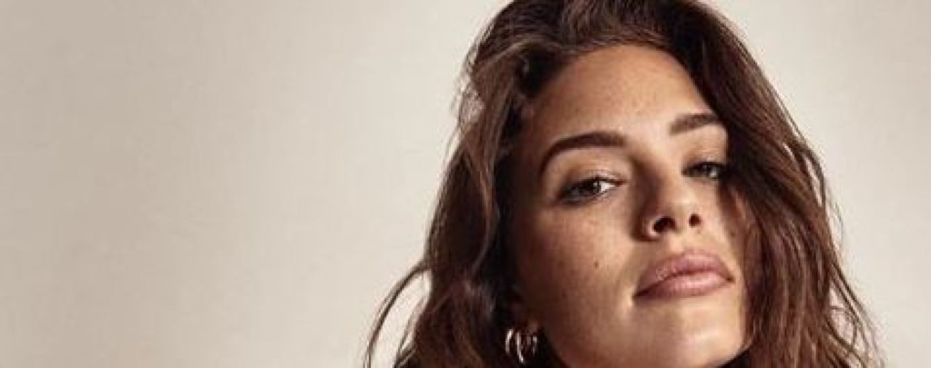 Модель plus-size Эшли Грэм в коротком латексном платье засветила целлюлит