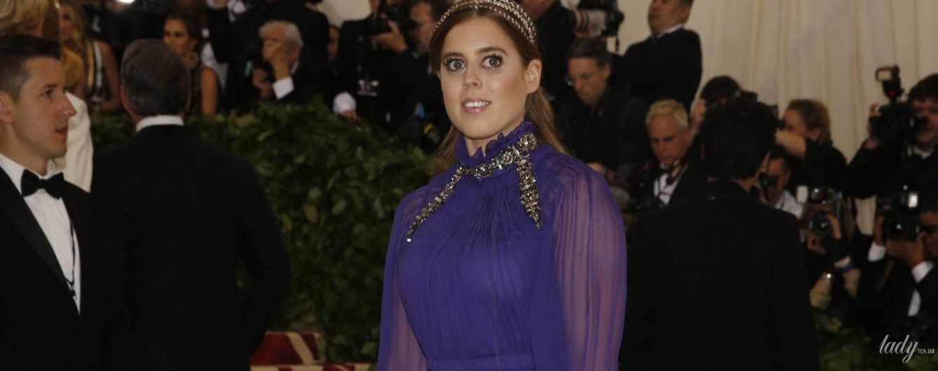 В элегантном платье и с естественным макияжем: принцесса Беатрис на Met Gala-2018