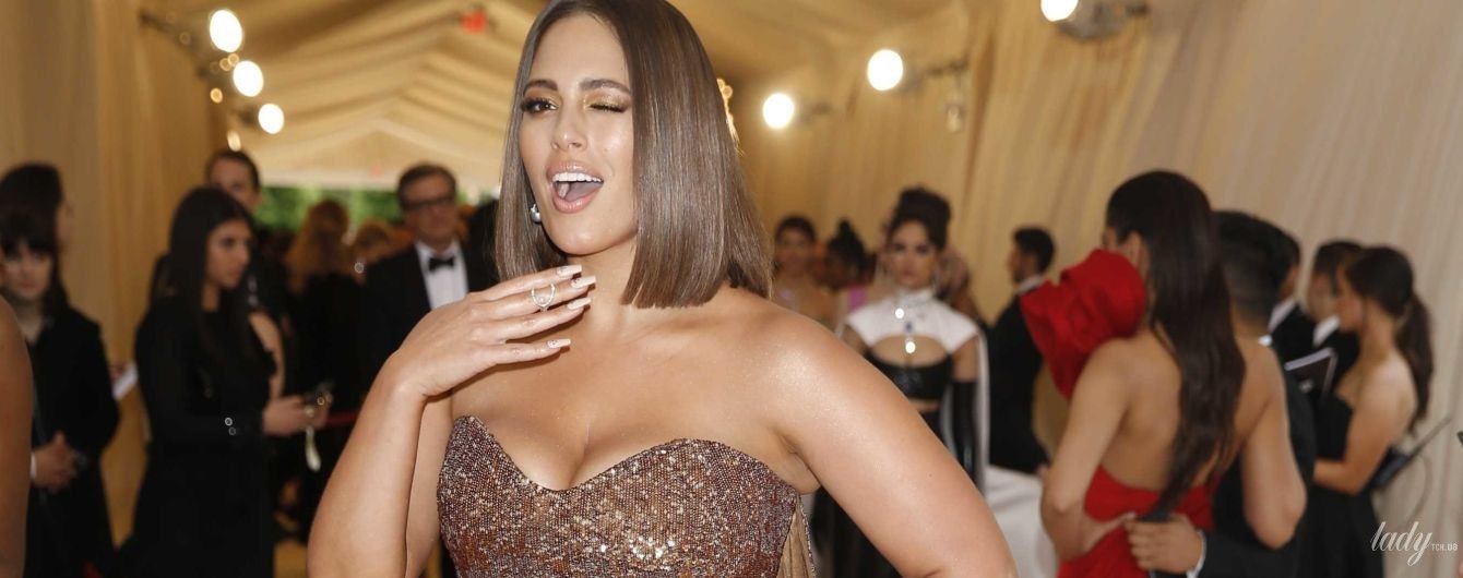Декольте, разрез и длинный шлейф: эффектный образ Эшли Грэм на Met Gala-2018