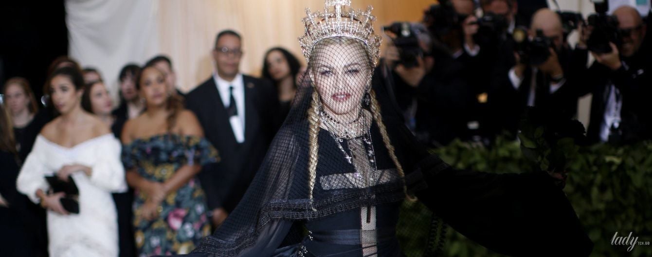 В короне и с крестом: готичная Мадонна на Met Gala-2018