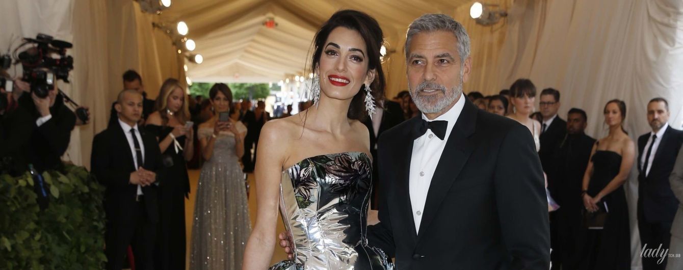 В корсете и со шлейфом: Амаль Клуни пришла на Met Gala-2018 в шикарном образе
