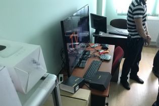 У Львові зловмисники продавали телевізійні приставки з доступом до каналів бойовиків "ДНР"