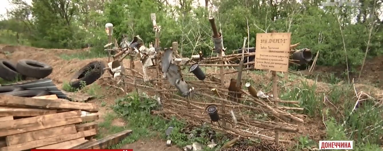 Морпіхи біля Азова відгородилися від бойовиків парканом із осколків крупнокаліберних снарядів