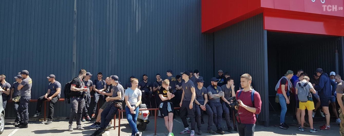 Сутички під будинком Льовочкіна: "Нацкорпус" прорвав кордон правоохоронців