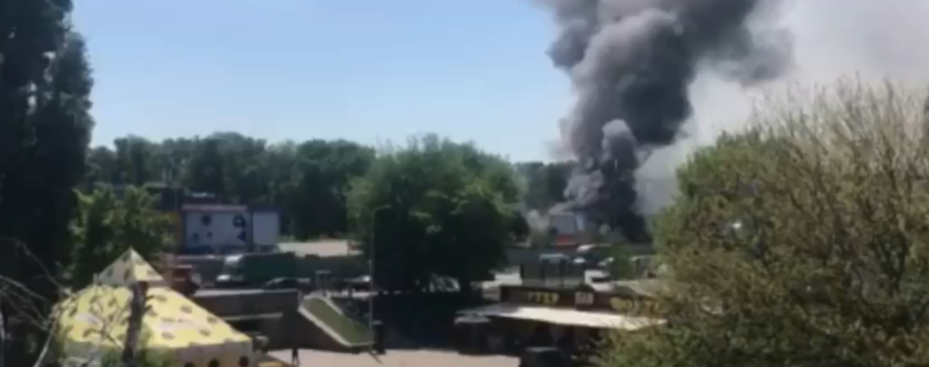 Возле Гидропарка в Киеве возник масштабный пожар