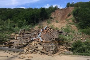 Через зсув ґрунту півтори сотні домогосподарств на Закарпатті лишилися без газу