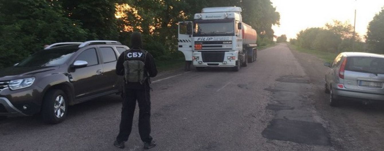 На Чернігівщині спритники вкрали з держпідприємства 36 тонн очищеної нафти