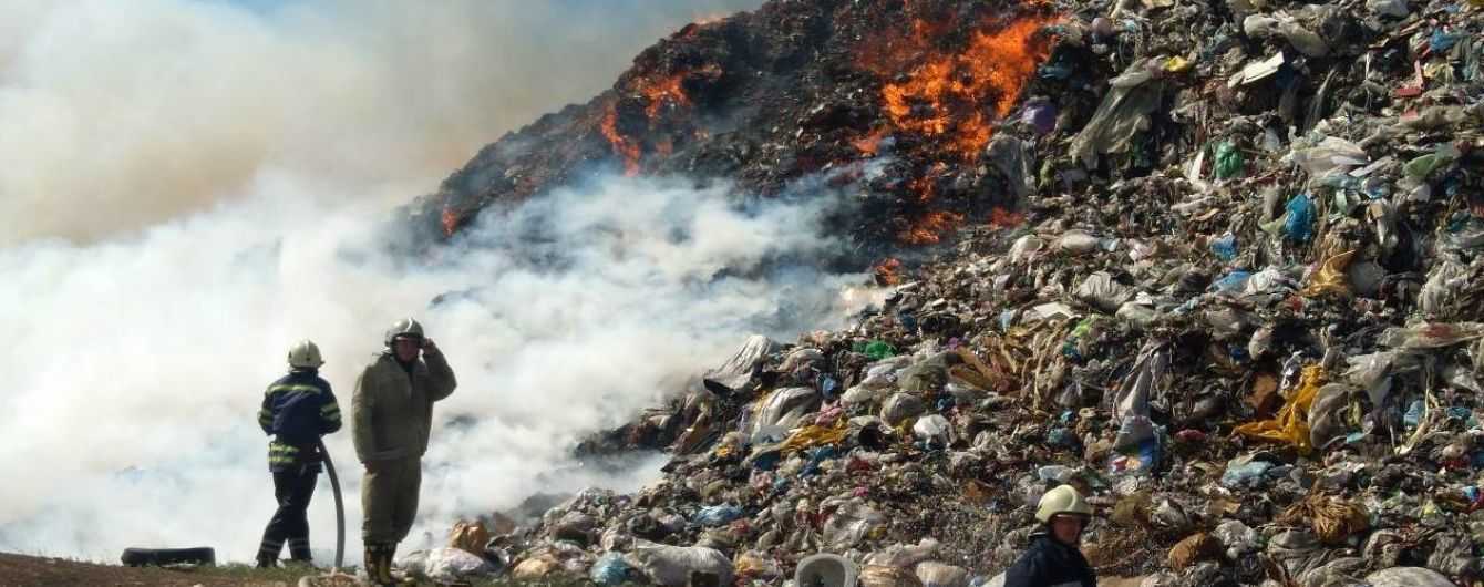 Неподалік Дніпра горить величезне сміттєзвалище