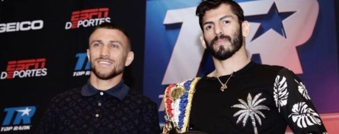 Ломаченко та Лінарес провели дуель поглядів перед супербоєм