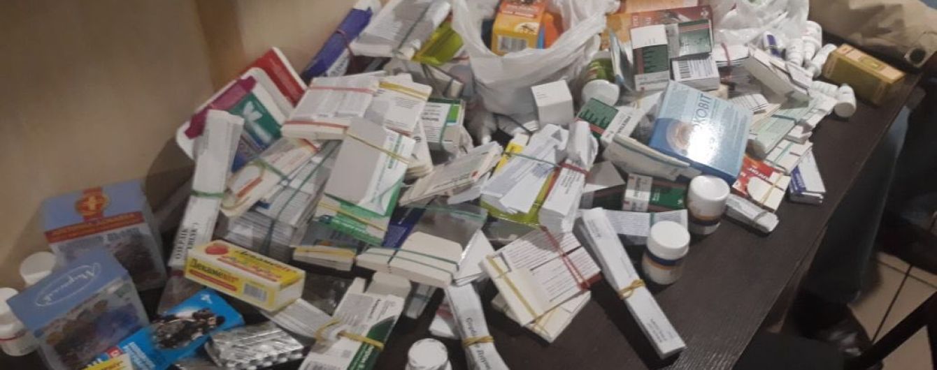 Українець на собі намагався перевезти до "ДНР" майже 300 упаковок ліків