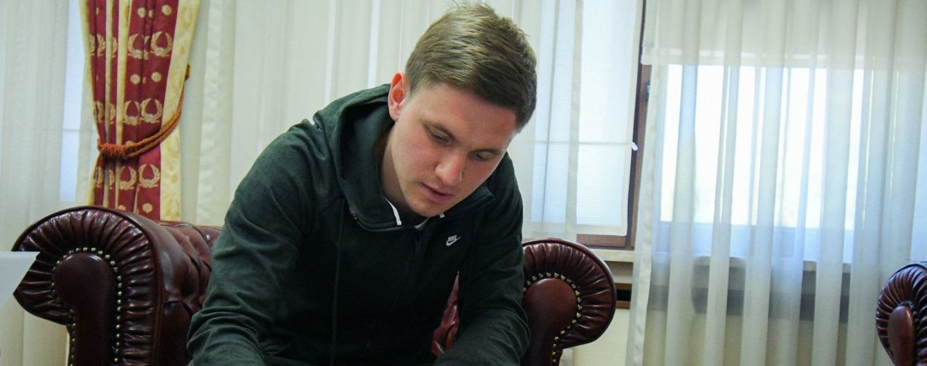 "Динамо" продлило контракт с еще одним полузащитником
