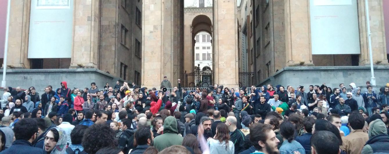 У Грузії через антинаркотичні рейди у нічних клубах сталися заворушення