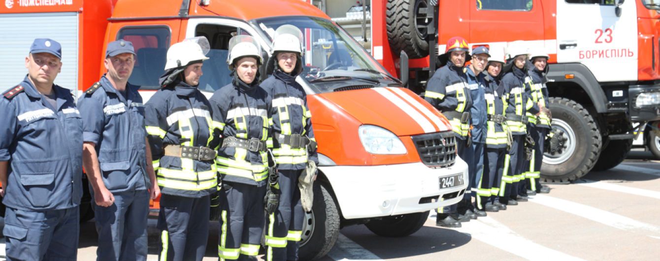 Сотня рятувальників і вертоліт локалізували лісову пожежу на Харківщині