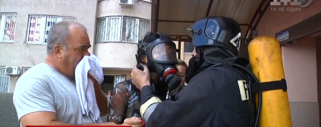 В Одесі через дві машини в підземному паркінгу ледве не згоріла багатоповерхівка