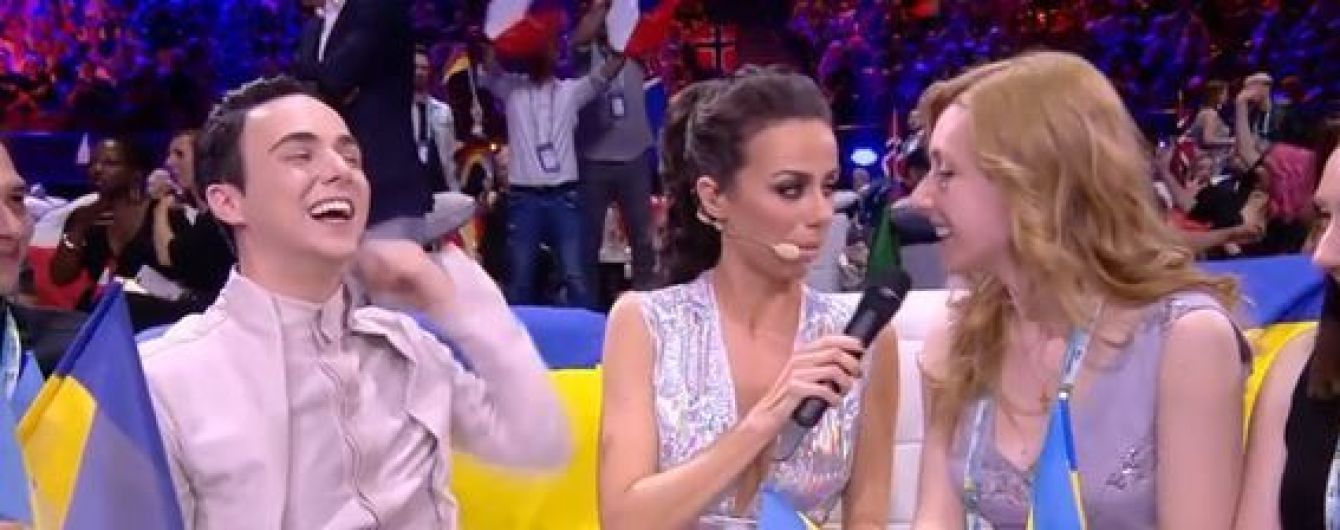 MELOVIN довів, що він "вампір", вкусивши ведучу "Євробачення-2018"